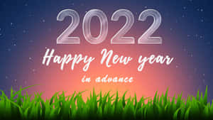 在星空暮色天空下的草地上祝賀新年2022快樂