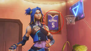 Fortnite角色在一個有籃球框和裱框球衣的房間裡。