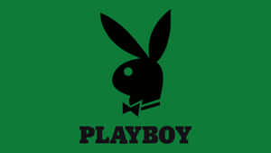 Playboy兔子標誌帶蝴蝶結，綠色背景，下方有文字
