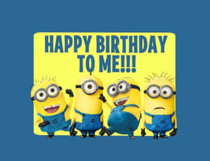 四個Minions用開心嘅標語牌慶祝生日。