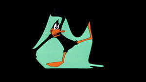 Daffy Duck 企喺一個青色水氹入面，舉起手臂同雙腿分開。