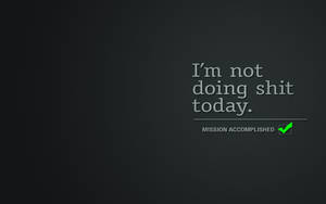 文字壁紙，上面寫著「I'm not doing shit today」和「MISSION ACCOMPLISHED」及綠色勾號。