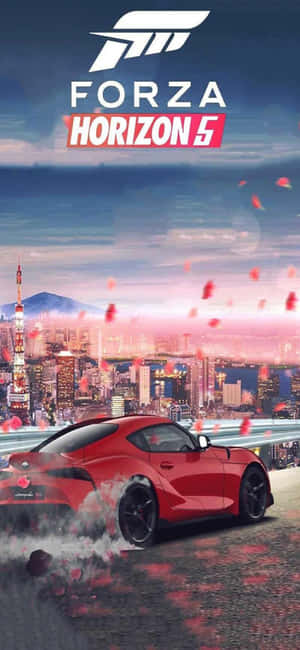 紅色跑車在日落時分穿過城市，櫻花飄落。