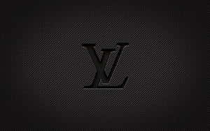 在帶有紋理的碳纖維背景上的黑色 Louis Vuitton 標誌。