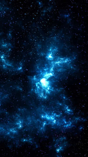深空中充滿星星的發光藍色星雲。