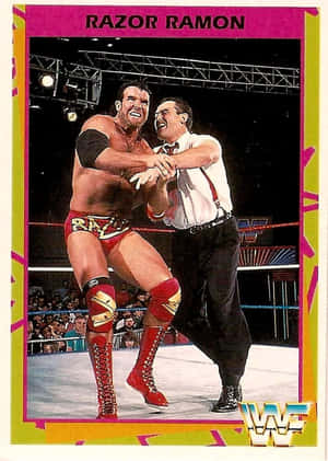 摔角手 Razor Ramon 在 WWE 摔角擂台上與裁判搏鬥。