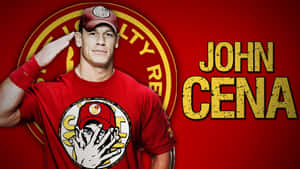 摔角手 John Cena 身穿紅色襯衫和帽子敬禮，他的名字以黃色文字呈現。