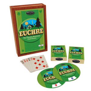 Euchre 紙牌遊戲套裝，包含木盒和帶有森林圖案的撲克牌。