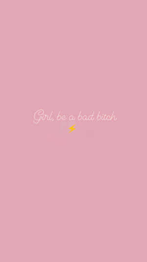 粉紅色背景，白色草書文字寫著「Girl, be a bad bitch」，以及一個黃色閃電。 — 唯美雲朵 壁紙