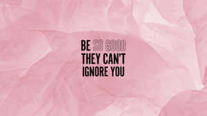 勵志名言「be so good they can't ignore you」在粉紅色皺紙背景上