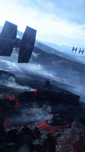 TIE戰機飛越有熔岩流和遠處戰艦的火山戰場。