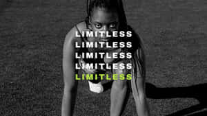 一位專注的女性穿著運動服蹲在人行道上，帶有 'limitless' 文字疊加。