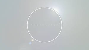 一個發光的白色圓圈，內有「minimalism」一詞，位於柔和的灰色背景上。
