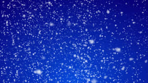 雪花在深藍色夜空中飄落 — 冬日美學 壁紙