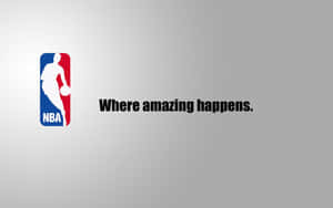NBA標誌，灰色背景上球員剪影和標語where amazing happens。