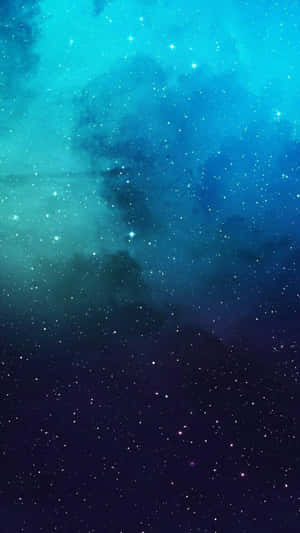 在黑暗的宇宙背景下，藍色和藍綠色調的繁星點點的星雲。