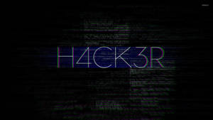 霓虹文字 hack3r 在閃爍的數位代碼背景上