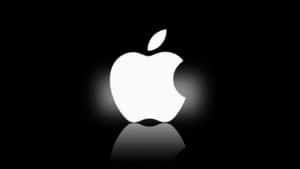 發光的Apple標誌在黑色背景上帶有反光