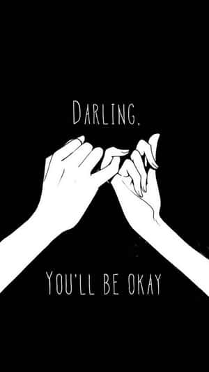 兩隻手互相握著，並有安慰文字寫著 darling you'll be okay。