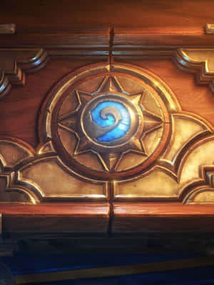 帶有《魔獸世界》遊戲中發光藍色聯盟徽章的木板。