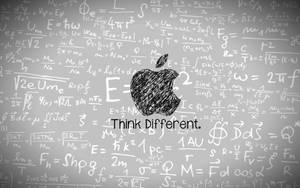 Apple標誌帶有「Think Different」標語，位於科學方程式牆上。