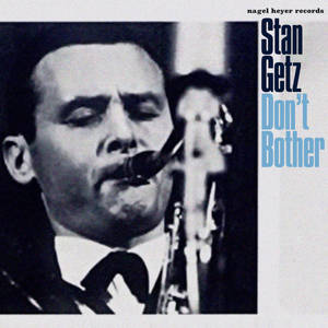 爵士色士風手 Stan Getz 在復古專輯封面上閉眼演奏。 — 音樂 GIF 壁紙