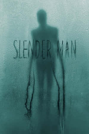 霧氣玻璃後一個纖細的陰影人物，上面寫著「SLENDER MAN」。