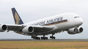 新加坡航空A380飛機降落在跑道