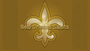 New Orleans Saints 標誌在帶有穿孔側邊的紋理金色背景上。