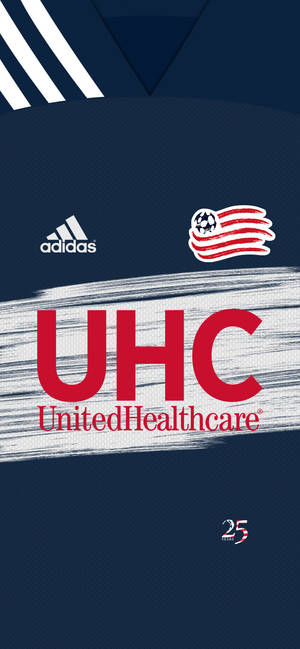 海軍藍色足球球衣，帶有白色條紋和紅色 UHC UnitedHealthcare 標誌。 — 足球 壁紙