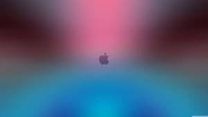 Apple標誌居中在粉紅到藍色漸變背景上。