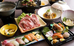 餐桌上擺放的日本壽司刺身和生牛肉菜餚。