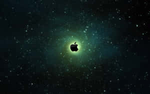 Apple標誌在佈滿星星的藍綠色星雲中閃爍