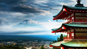 紅色寶塔俯瞰霧谷和富士山