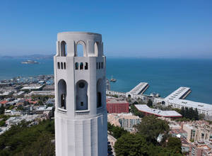 科伊特塔俯瞰三藩市海灣，城市建築和海洋盡收眼底。 — 建築 壁紙