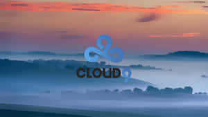 霧氣瀰漫的黎明丘陵，橙色天空和藍色雲朵標誌文字CLOUD9