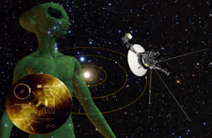 綠色外星人旁邊是航海家太空船，帶有軌道路徑和金色光碟圖在星域中。