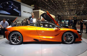 橙色McLaren超級跑車開門在車展展示。 — 汽車 壁紙