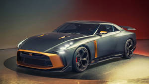 時尚灰色日產GT-R，帶橙色飾邊，在工作室平台上。