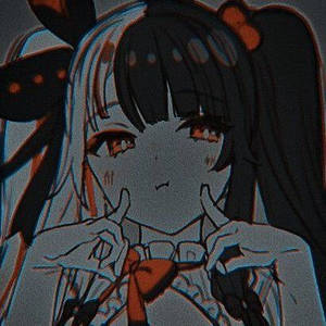 動漫女孩，深色頭髮，橙色眼睛，將手指放在嘴唇上。