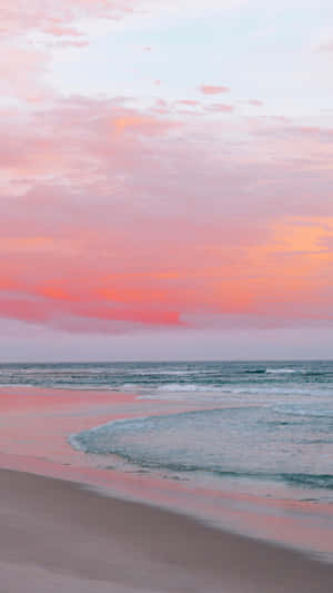 粉紅色和橙色的日落，海浪沖刷沙灘 — 海灘日落 壁紙