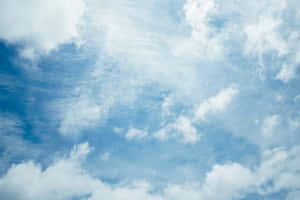 藍天白雲散落