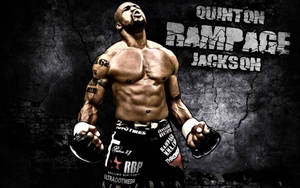 運動型戰士 Quinton Rampage Jackson 身穿戰鬥裝備，舉起拳頭咆哮。
