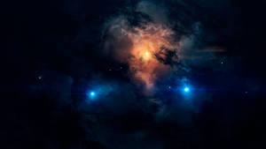 一個充滿活力的宇宙星雲，帶有發光的橙色雲和兩顆明亮的藍色星星在深空中。 — 可愛星系 壁紙
