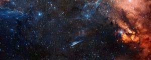 深邃太空中 vibrant 的宇宙星雲和星辰，帶有藍色和橙色色調。