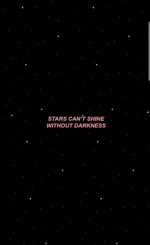在星空夜空背景上顯示文字「stars can't shine without darkness」。 — Galaxy Tab S9 FE 壁紙