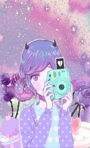 紫髮有角動漫女孩，在星空粉紅天空下用青綠色相機拍照。 — 可愛動漫女仔 壁紙