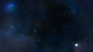 廣闊星場，深空中散發光芒的星雲和散落的星星。