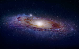 一個在深空中擁有發光旋臂和無數恆星的螺旋星系。