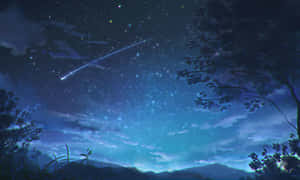 一顆發光的流星劃過星空夜空，以樹木剪影和遠山為框。